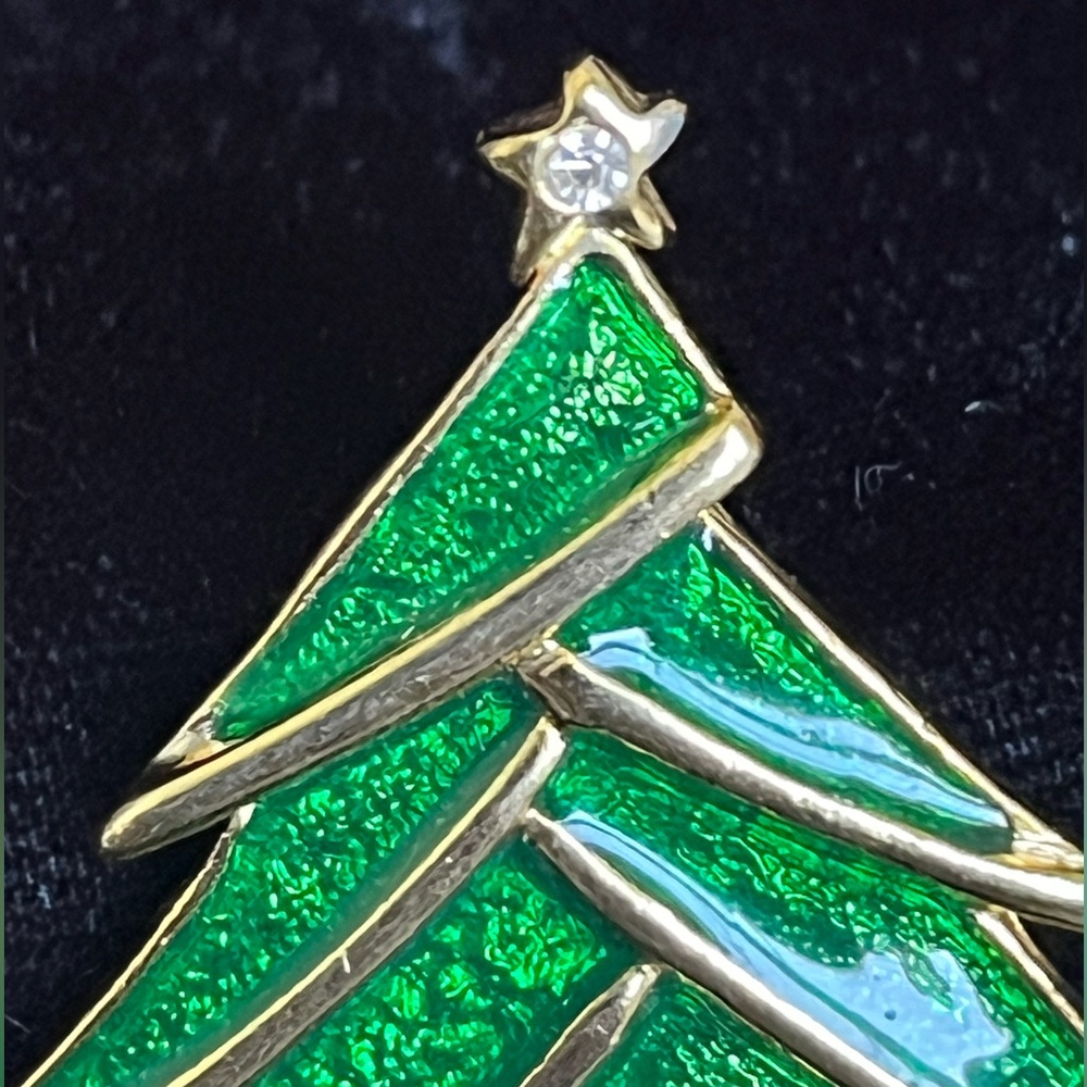 Vintage Rhinestone Christmas Tree Brooch - Picture 5 of 8